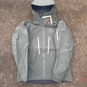 ARC’TERYX Alpha SV Jacket